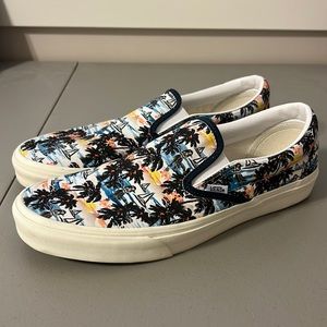 VANS CUSTOMIZE SLIP ON SNEAKERS SZ 11.5. GREAT CONDITION!!!